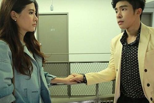 Chồng cũ dúi vội vào tay vợ 5 triệu cùng nụ cười giễu cợt, ai ngờ sự xuất hiện của người đàn ông sau đó khiến anh ta phải tái mặt