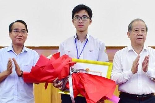Tuyên dương học sinh đạt Huy chương Vàng kỳ thi Olympic Sinh học quốc tế