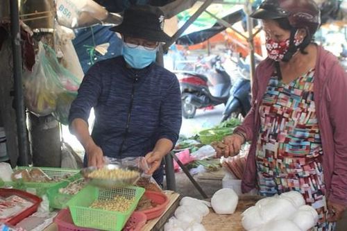 Chợ Vườn Lài hoạt động trở lại sau 14 ngày bị phong tỏa