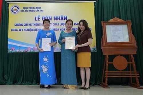 Đón nhận Chứng chỉ hệ thống quản lý chất lượng ISO 15189:2012