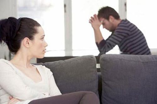 Vợ dứt khoát không bán nhà cứu bố chồng bị ung thư
