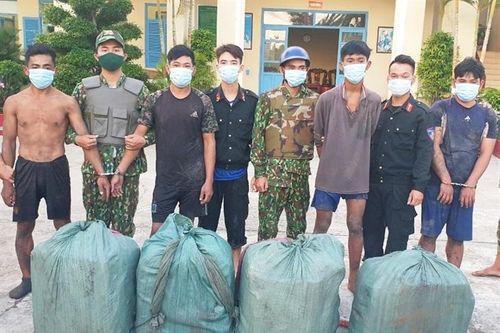 Vây bắt ổ nhóm vận chuyển thuốc lá lậu qua biên giới