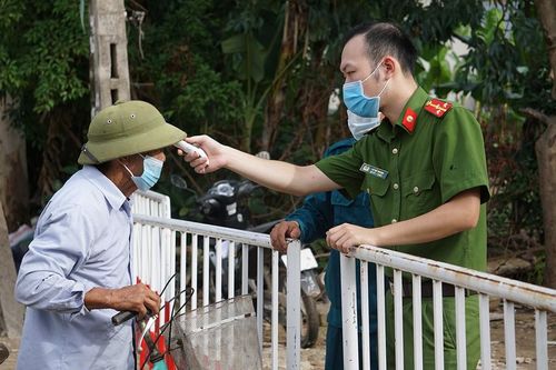 Thêm một trạm trưởng y tế bị đình chỉ công tác do lơ là chống dịch
