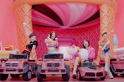 'Bóc giá' đồ hiệu bạc tỉ của Lisa (BlackPink) trong MV Ice Cream
