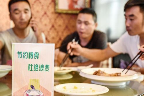 Chiến dịch 'sạch đĩa' gặp thách thức vì thói quen ăn xả láng của người Trung Quốc