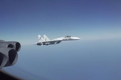 Lầu Năm Góc tung video tiêm kích Nga bay gần mũi B-52 Mỹ