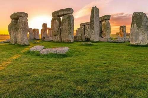 Bí ẩn chôn giấu hàng trăm năm về vòng tròn đá Stonehenge được lý giải