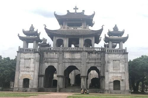 Bí mật nhà thờ đá gần 130 tuổi 'độc' nhất Việt Nam