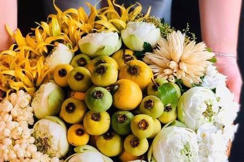 Hoa hoàng lan giá tiền triệu, quả thị thơm đắt hàng trong rằm tháng 7