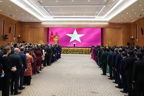 Thủ tướng Nguyễn Xuân Phúc tin tưởng vào tương lai chung tốt đẹp của Việt Nam và cộng đồng quốc tế
