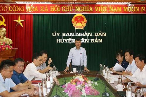Chủ tịch UBND tỉnh Đặng Xuân Phong làm việc tại huyện Văn Bàn