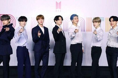 BTS đại thắng tại 'VMAs 2020', lần đầu tiên mang 'Dynamite' lên sân khấu