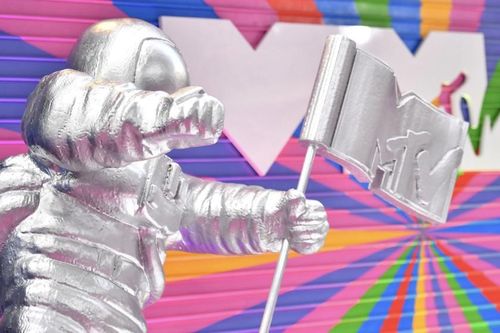 Dàn sao khuấy động VMAs 2020: Lady Gaga, Ariana Grande, BTS, The Weeknd thắng lớn