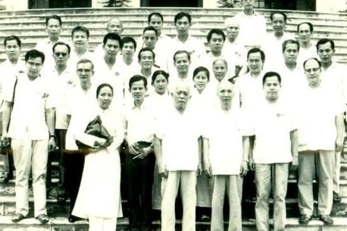 Kỷ niệm 50 năm về dự Quốc khánh lần thứ 25: Trong vòng tay Đất Mẹ