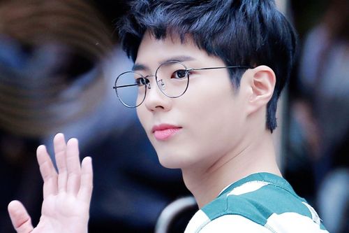 Park Bo Gum nhập ngũ