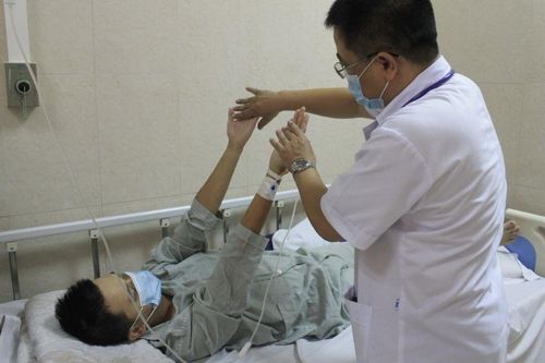 Người đàn ông bị co giật sau khi ăn tiết canh