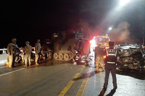 Xe bọc thép Mỹ va chạm ôtô ở Hàn Quốc, 4 người tử nạn