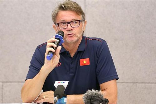 HLV Troussier và U19 Việt Nam gặp khó trước giải châu Á