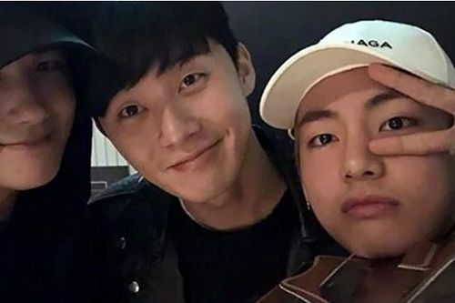 V BTS và Park Seo Joon làm gì khi sang nhà nhau ngủ