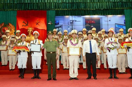 Những gương sáng vì nhân dân phục vụ
