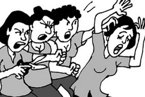 Dân tình phẫn nộ khi chồng đánh vợ không tiếc tay để bảo vệ bồ