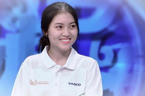 Nữ sinh Olympia gây sốt bởi nụ cười tỏa nắng