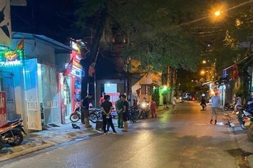 Đốt vàng mã bị hàng xóm hắt a xít vào người