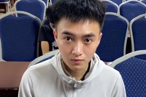 'Hotboy làng' bất chấp dịch dắt mối cho 2 gái bán dâm