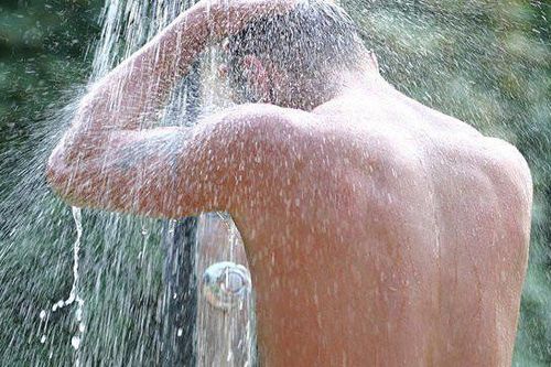 Quy định 'lạ đời' về chuyện tắm rửa của sinh viên gây 'bão mạng' ở Trung Quốc