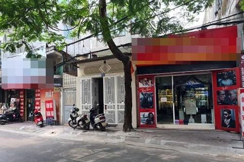 Đốt vàng mã trước cổng, người đàn ông bị tạt axit bỏng nặng