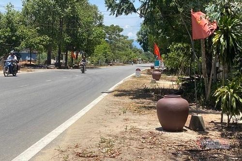 Sẽ kiểm tra việc một xã ở TT-Huế đặt 200 chiếc lu hai bên đường