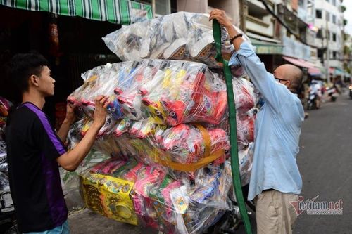 Chợ 'âm phủ' Sài Gòn đìu hiu, ế khách