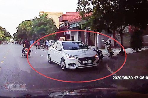 Ô tô ngang nhiên đi ngược làn trên Quốc lộ 39B