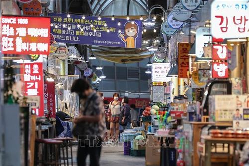 Hàn Quốc: Các cửa hàng trực tuyến 'thắng lớn' trong ngày đầu thắt chặt giãn cách xã hội