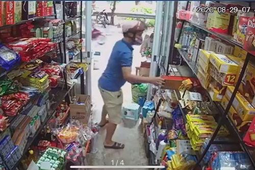 Clip: Vờ hỏi mua thùng bia, người đàn ông nhanh tay 'cuỗm' thùng đựng thẻ điện thoại rồi bỏ chạy 'thục mạng'