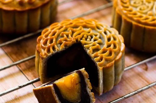 Bánh trung thu nhiều đường ăn dễ bị tăng cân: Làm sao để hạn chế?