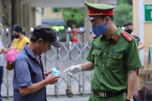 Hà Nội: Xử phạt gần 700 trường hợp không đeo khẩu trang nơi công cộng