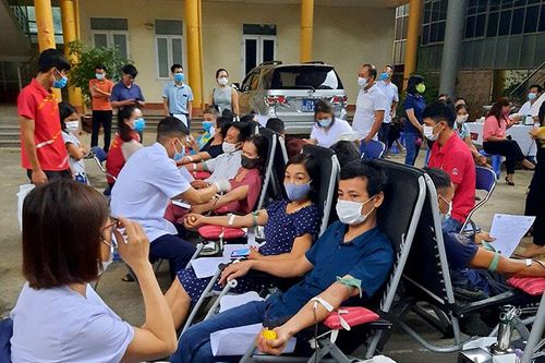 Tiếp nhận 208 đơn vị máu trong Chương trình Những giọt máu hồng hè 2020