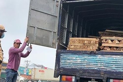 Công an TP Thuận An (Bình Dương): Mạnh tay xử lý xe quá tải, đảm bảo TTATGT