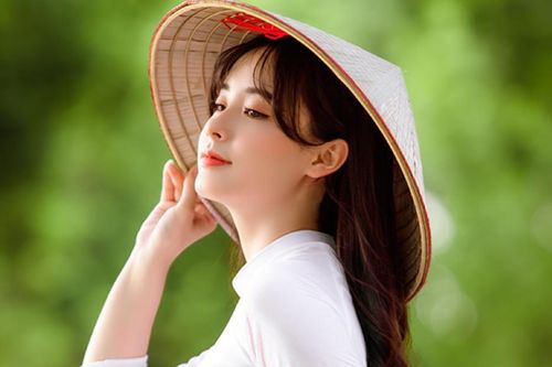 Thiếu nữ Hà thành xinh như búp bê, hút mọi ánh nhìn