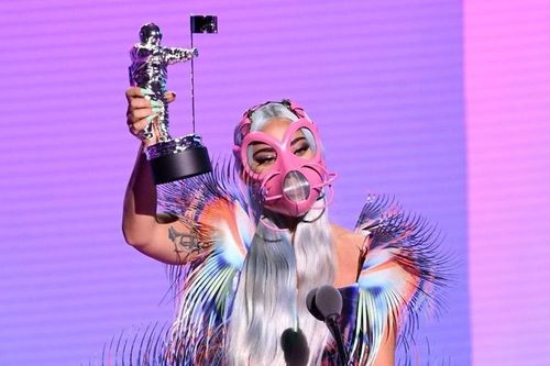 Lady Gaga đề cao khẩu trang tại Lễ trao giải VMAs 2020