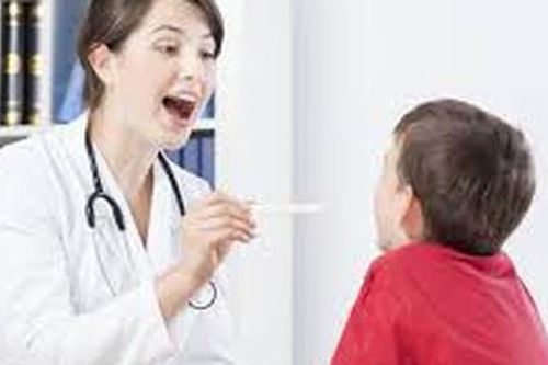 Nội soi mới biết dị vật đâm thủng dạ dày là mảnh xương cá bé tí