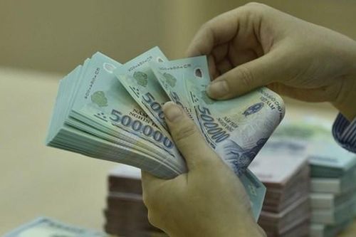 Tiền Việt vững giá trong dòng xoáy bất ổn