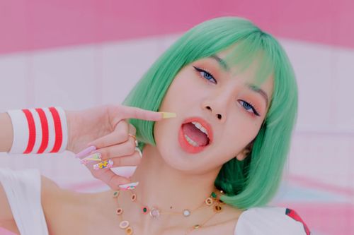 Những món phụ kiện đắt giá nhất của Lisa