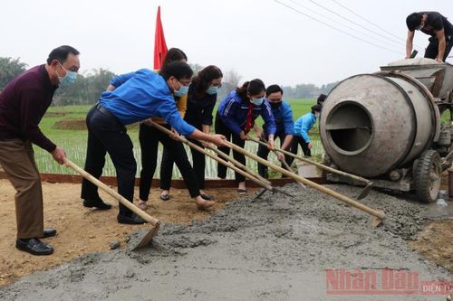 Dân vận khéo trong làm đường giao thông nông thôn