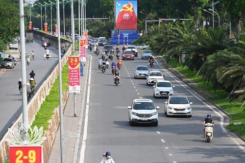 Hà Nội rực rỡ màu cờ Tổ quốc chào mừng 75 năm Quốc khánh