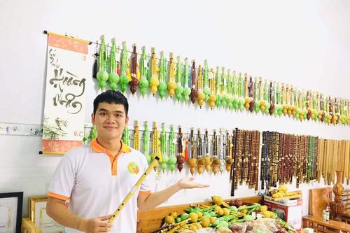 Nhờ đam mê, chàng trai này đã đưa mặt hàng sáo trúc của mình sang tận Nhật Bản