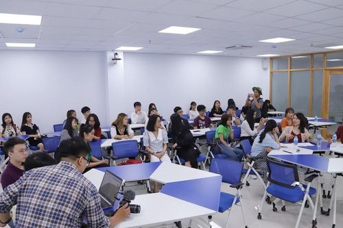 Tân sinh viên trường ĐH Văn Hiến sẽ được hỗ trợ ăn trưa và nhà trọ, giảm học phí