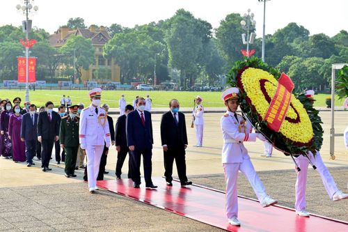 Lãnh đạo Đảng, Nhà nước vào Lăng viếng Chủ tịch Hồ Chí Minh nhân kỷ niệm 75 năm Quốc khánh 2-9