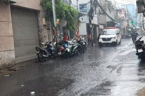 Cô gái 20 tuổi tử vong trong tư thế treo cổ